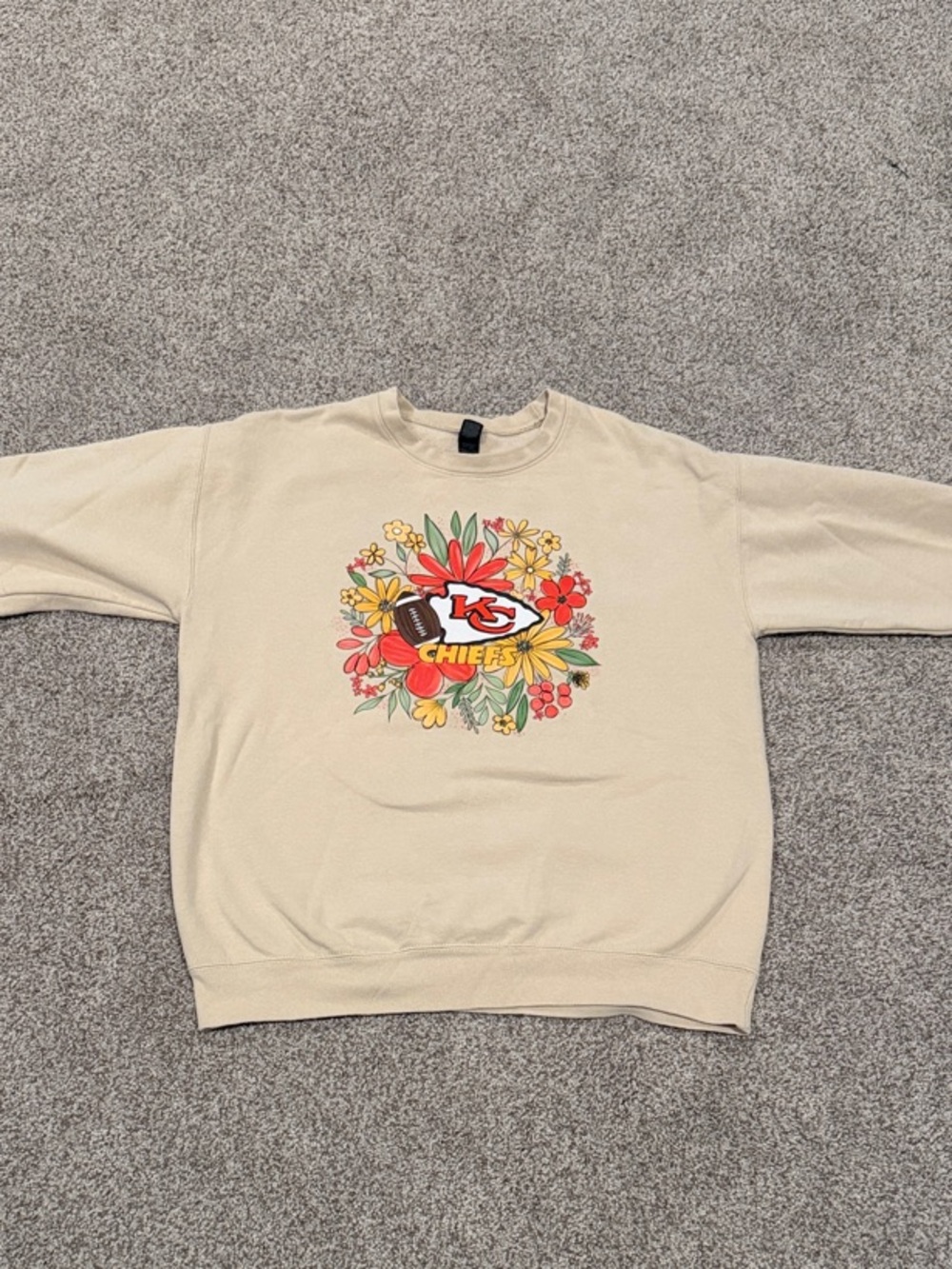 Kansas City Chiefs Floral Graphic Crewneck Sweatshirt - Cream womens size medium